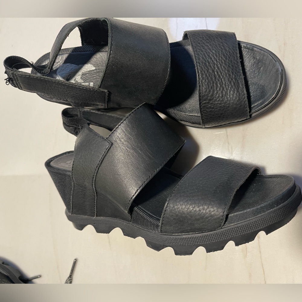 Sorel sandals 7.5
